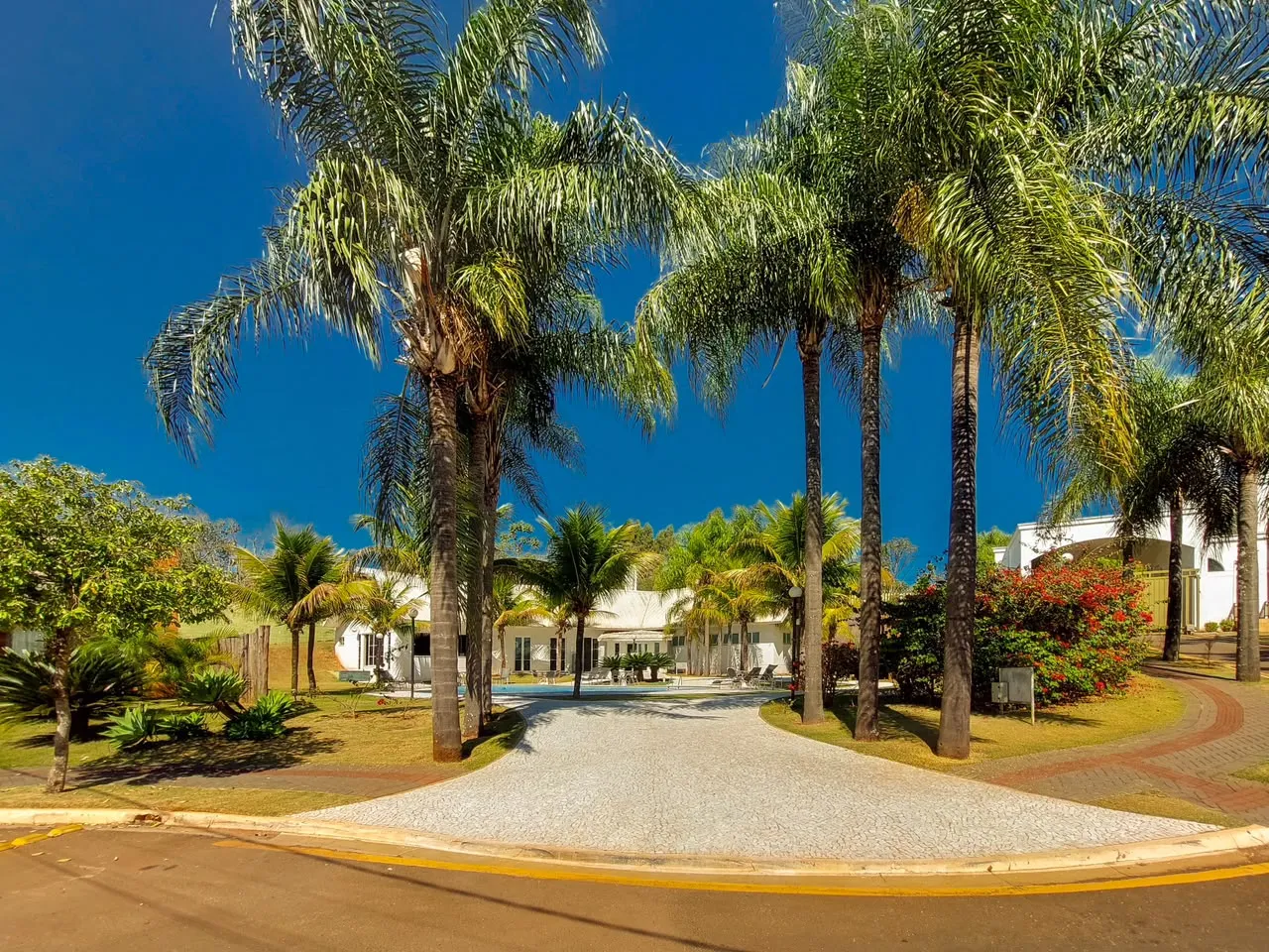 CONDOMINIO GOLDEN HILL RESIDENCE