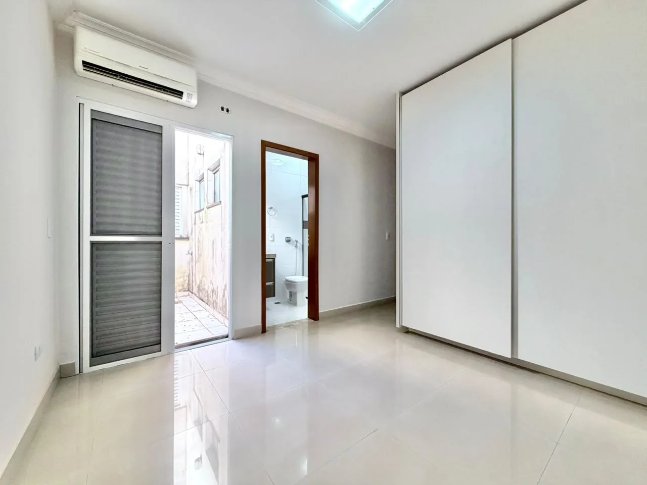 CONDOMINIO GOLDEN HILL RESIDENCE
