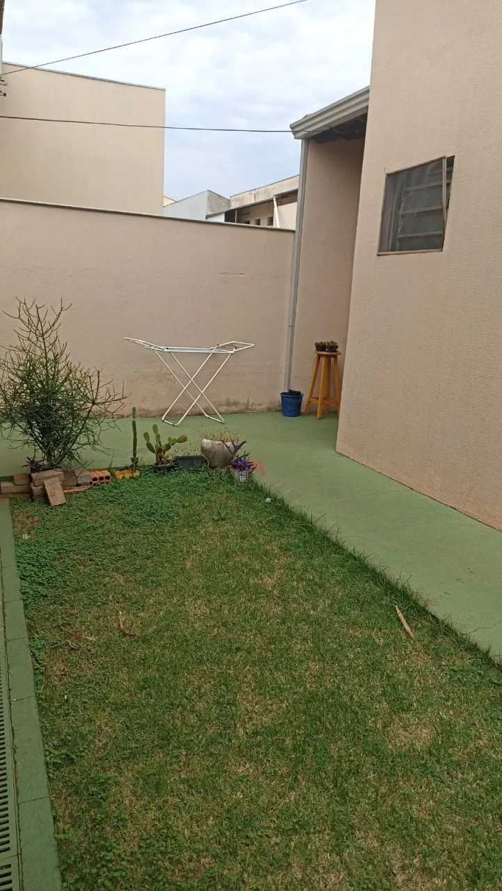 Casa Comercial com 7 Quitinetes