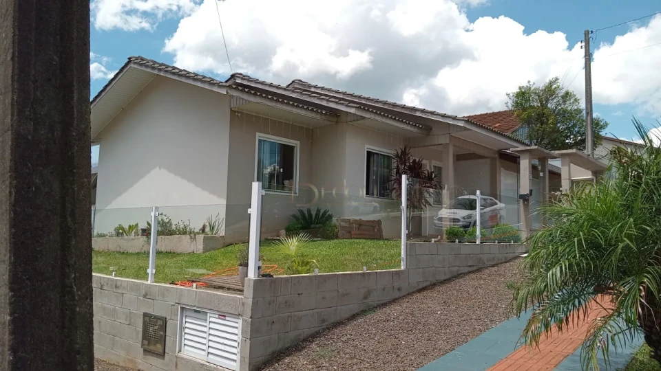 Imagens do imóveis CASA SEMIMOBILIADA