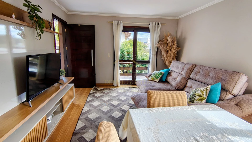 Imagens do imóveis CASA AMPLA COM 4 DORMITÓRIOS, PÁTIO , DOIS PAVIMENTOS NO VILA VERDE.