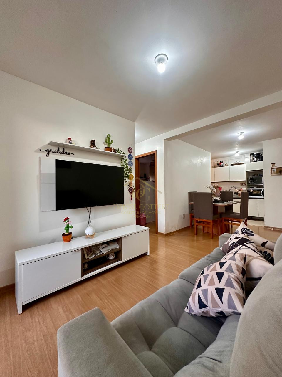 Imagens do imóveis APARTAMENTO COM 02 DORMITÓRIOS E SACADA NO DESVIO RIZZO