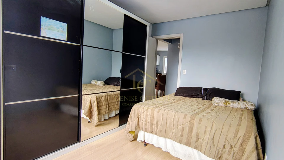 Imagens do imóveis Casa com dois dormitórios, seminova, com pátio na frente e fundos.