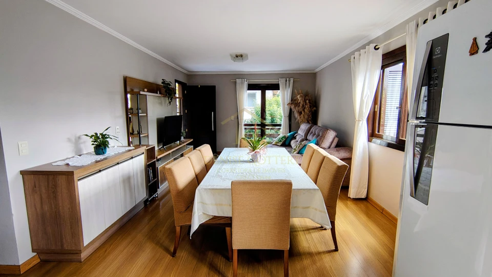 Imagens do imóveis CASA AMPLA COM 4 DORMITÓRIOS, PÁTIO , DOIS PAVIMENTOS NO VILA VERDE.