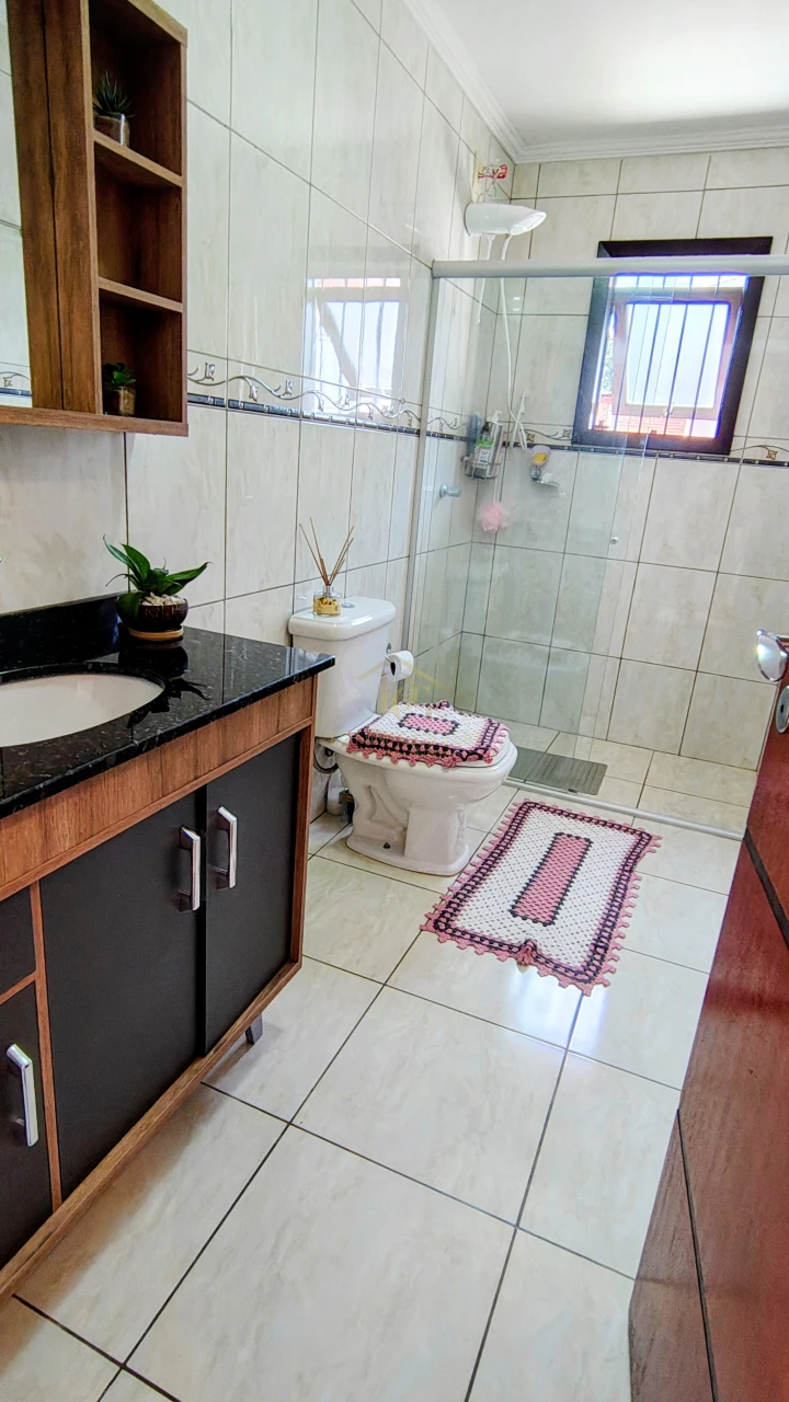 Imagens do imóveis CASA AMPLA COM 4 DORMITÓRIOS, PÁTIO , DOIS PAVIMENTOS NO VILA VERDE.