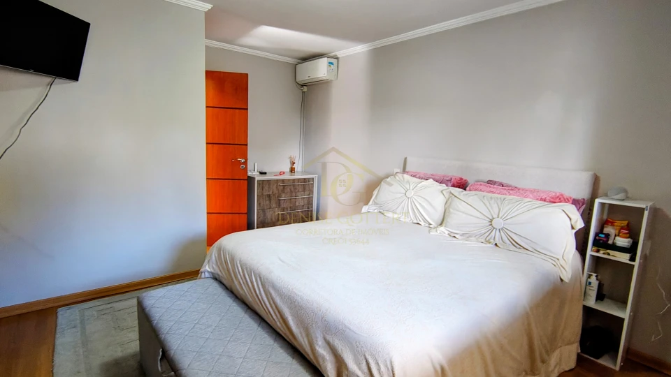 Imagens do imóveis CASA AMPLA COM 4 DORMITÓRIOS, PÁTIO , DOIS PAVIMENTOS NO VILA VERDE.