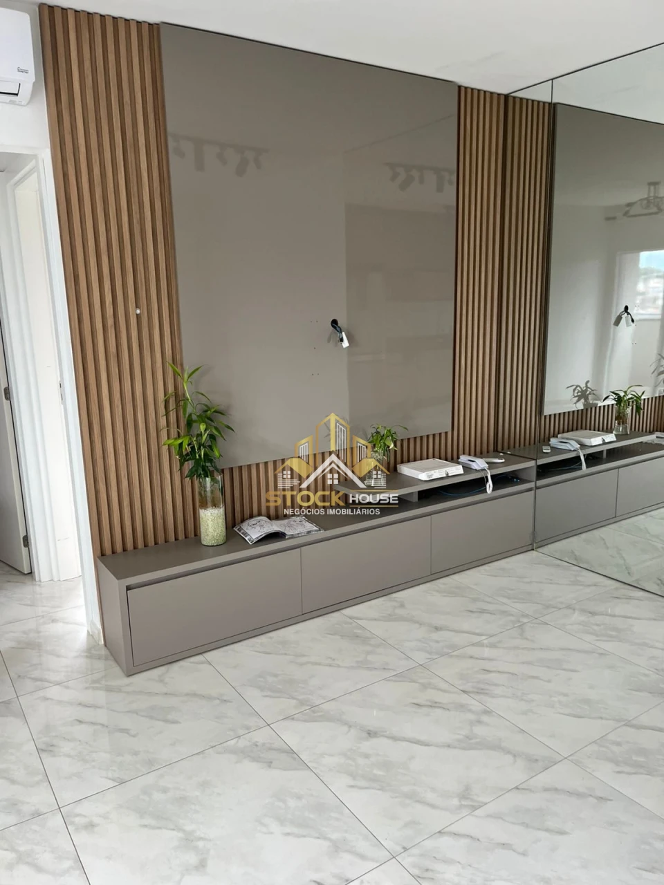 APARTAMENTO SEMI MOBILIADO, 2 QUARTOS, A VENDA EM JOINVILLE