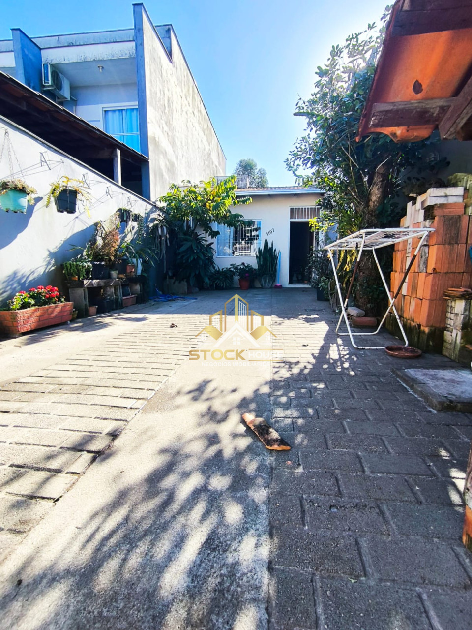 Imagens do imóveis OPORTUNIDADE CASA GEMINADA PLANTA BAIXA SEMI MOBILIADO BAIRRO ESPINHEIRO