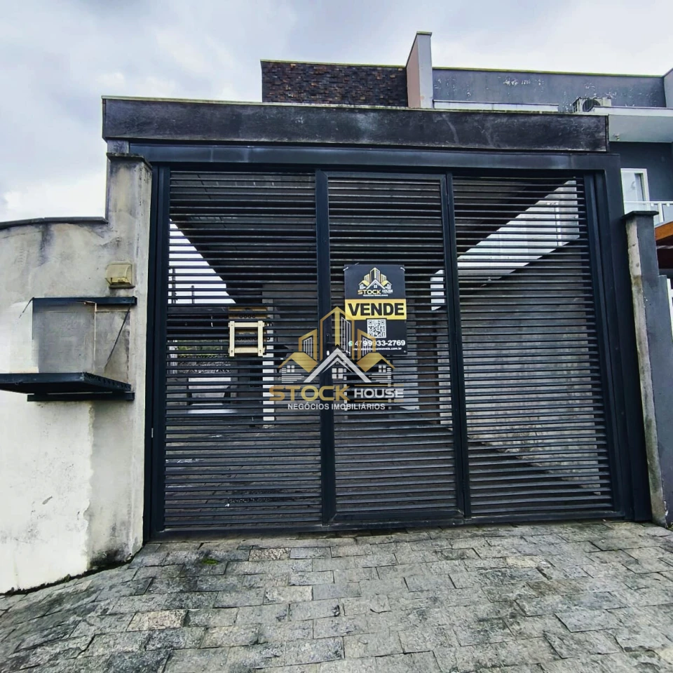 SOBRADO GEMINADO SEMI MOBILIADO, SUÍTE + 2 QUARTOS, A VENDA EM JOINVILLE