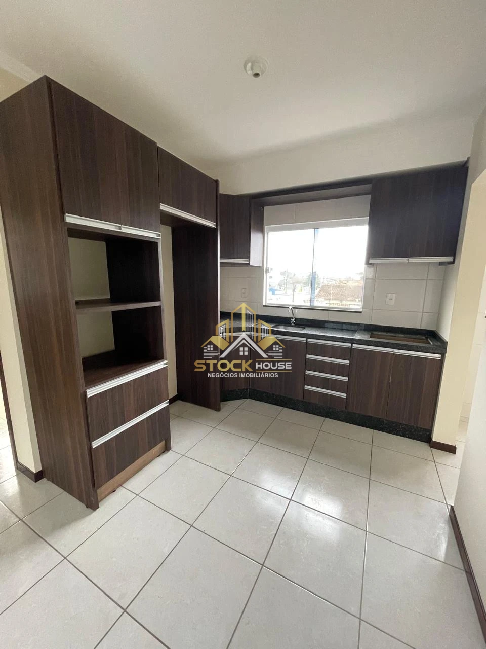 APARTAMENTO SEMI  MOBILIADO, 2 QUARTOS, A VENDA EM JOINVILLE