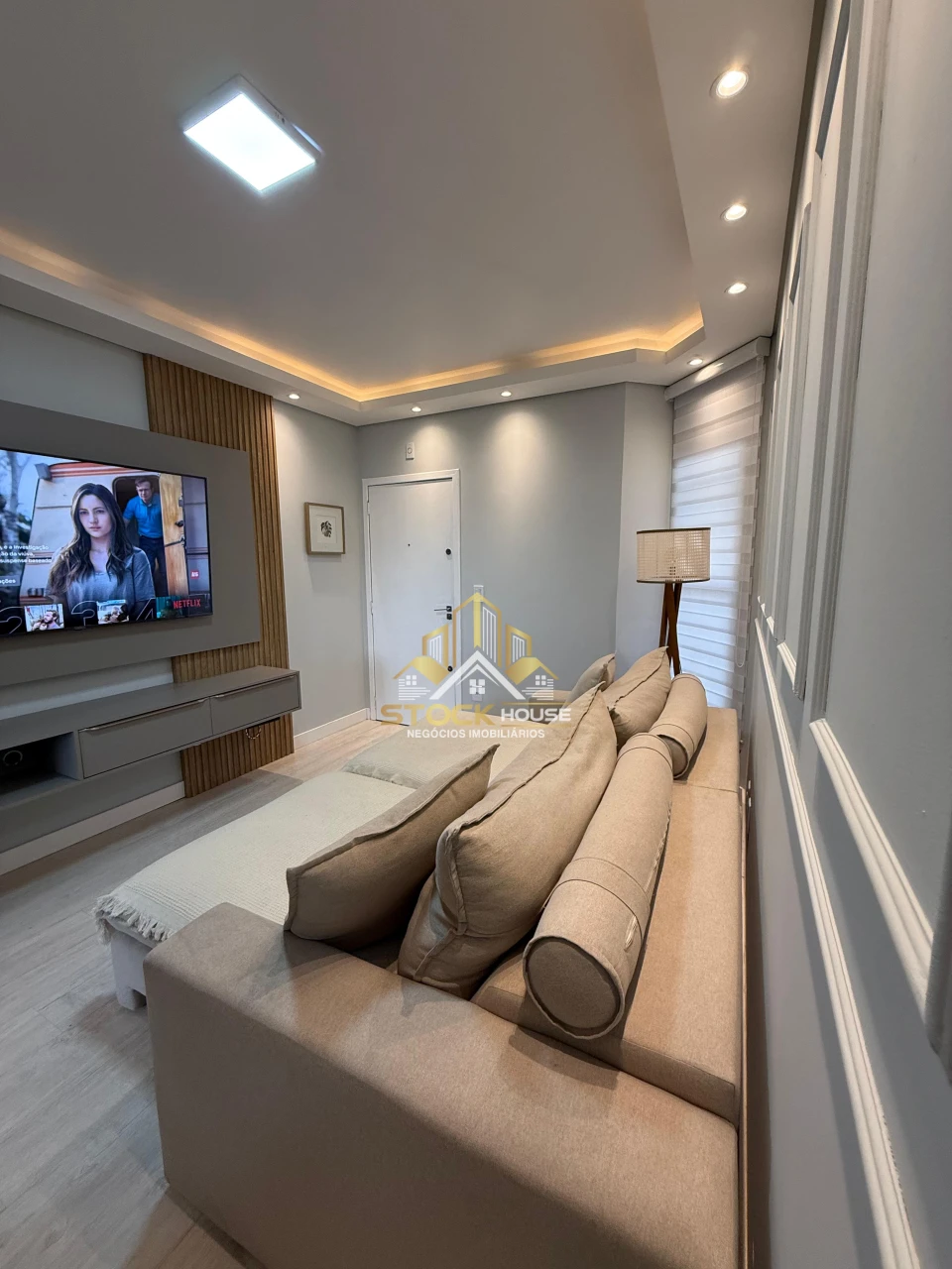 APARTAMENTO SEMI MOBILIADO, 2 QUARTOS, A VENDA EM JOINVILLE