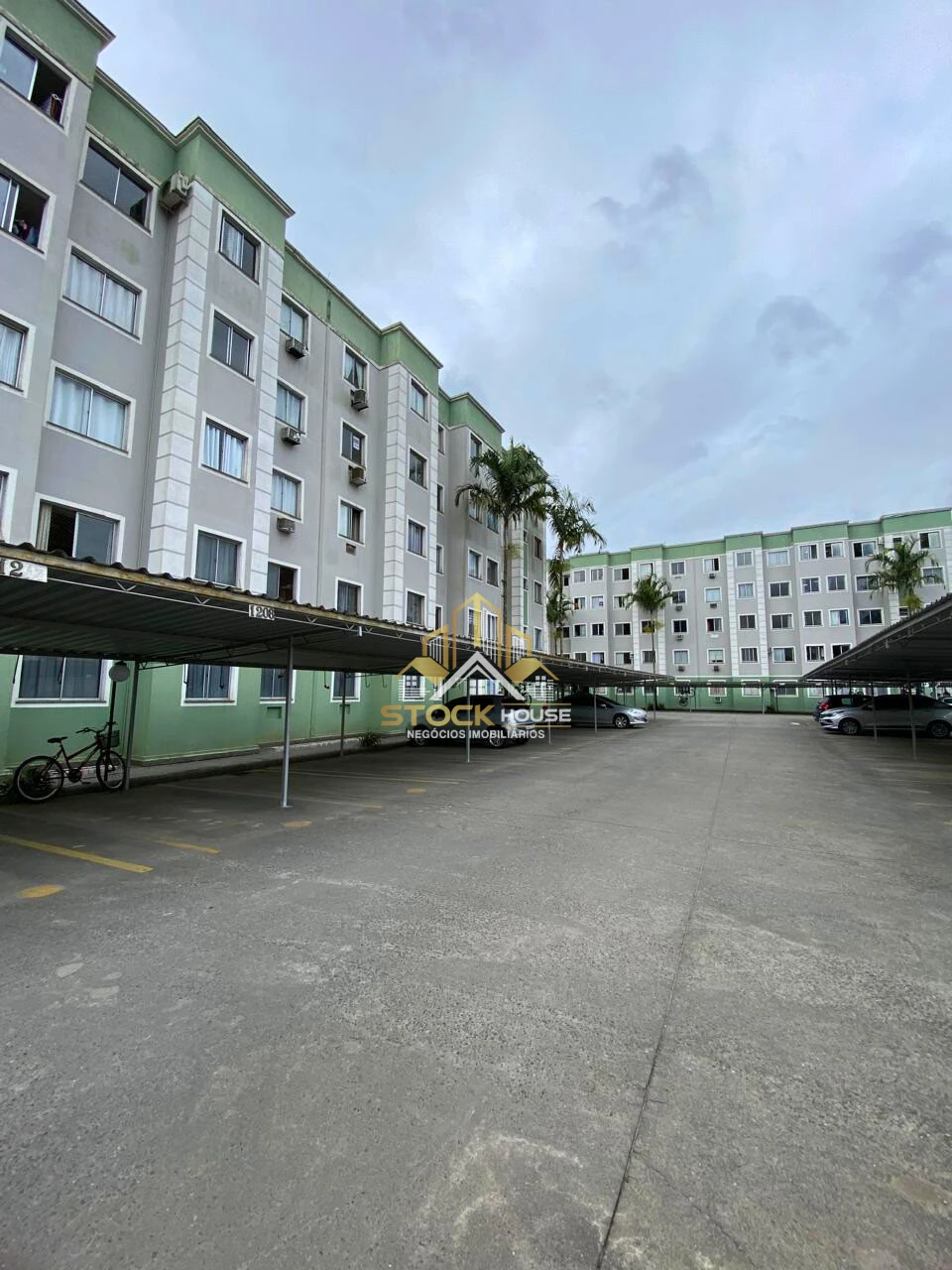 APARTAMENTO SEMI MOBILIADO, 2 QUARTOS, A VENDA EM JOINVILLE