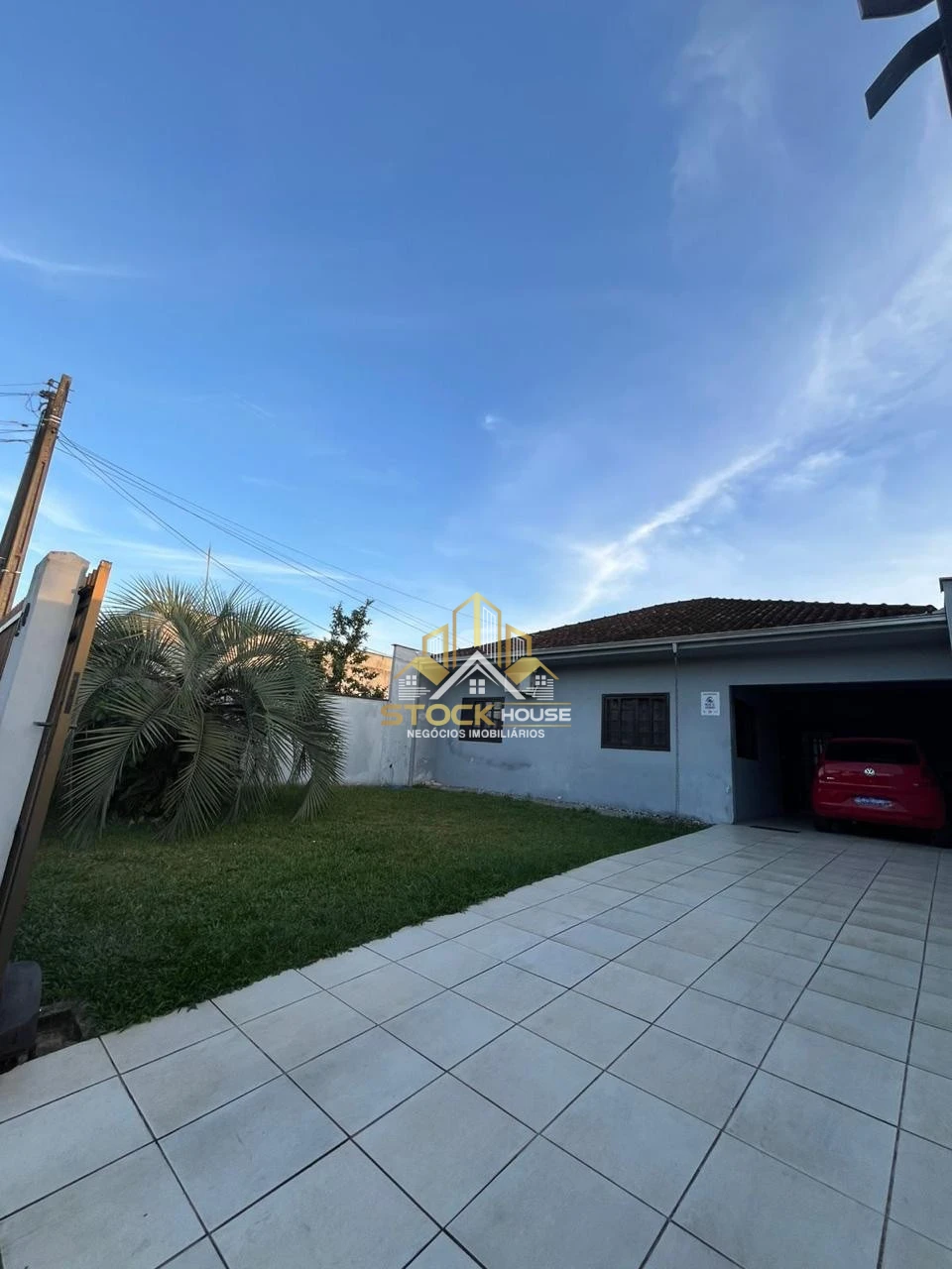 CASA SEMI MOBILIADA, 3 QUARTOS, A VENDA EM JOINVILLE