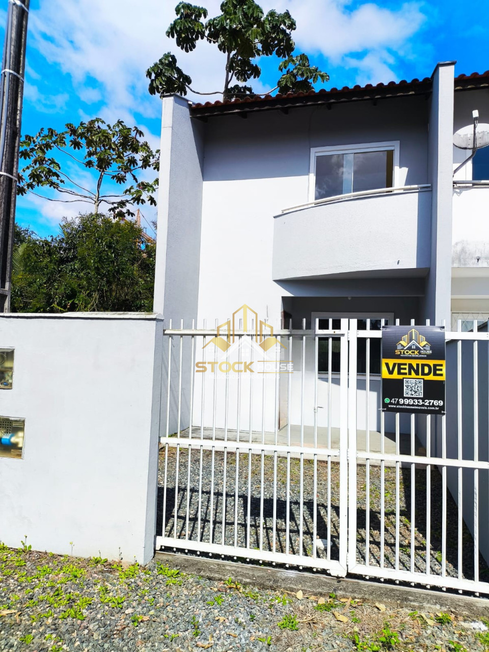 SOBRADO GEMINADO 2 QUARTOS BAIRRO ESPINHEIROS