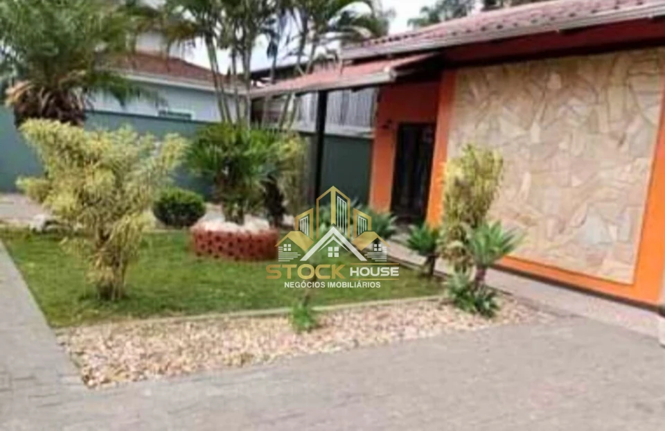 Imagens do imóveis CASA AVERBADA, 3 QUARTOS, SEMI MOBILIADA,  A VENDA EM JOINVILLE