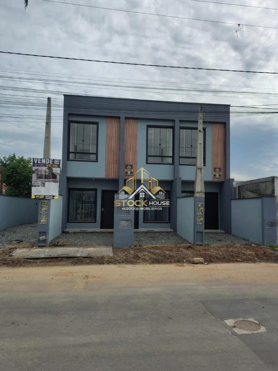 Sobrado Geminado À Venda