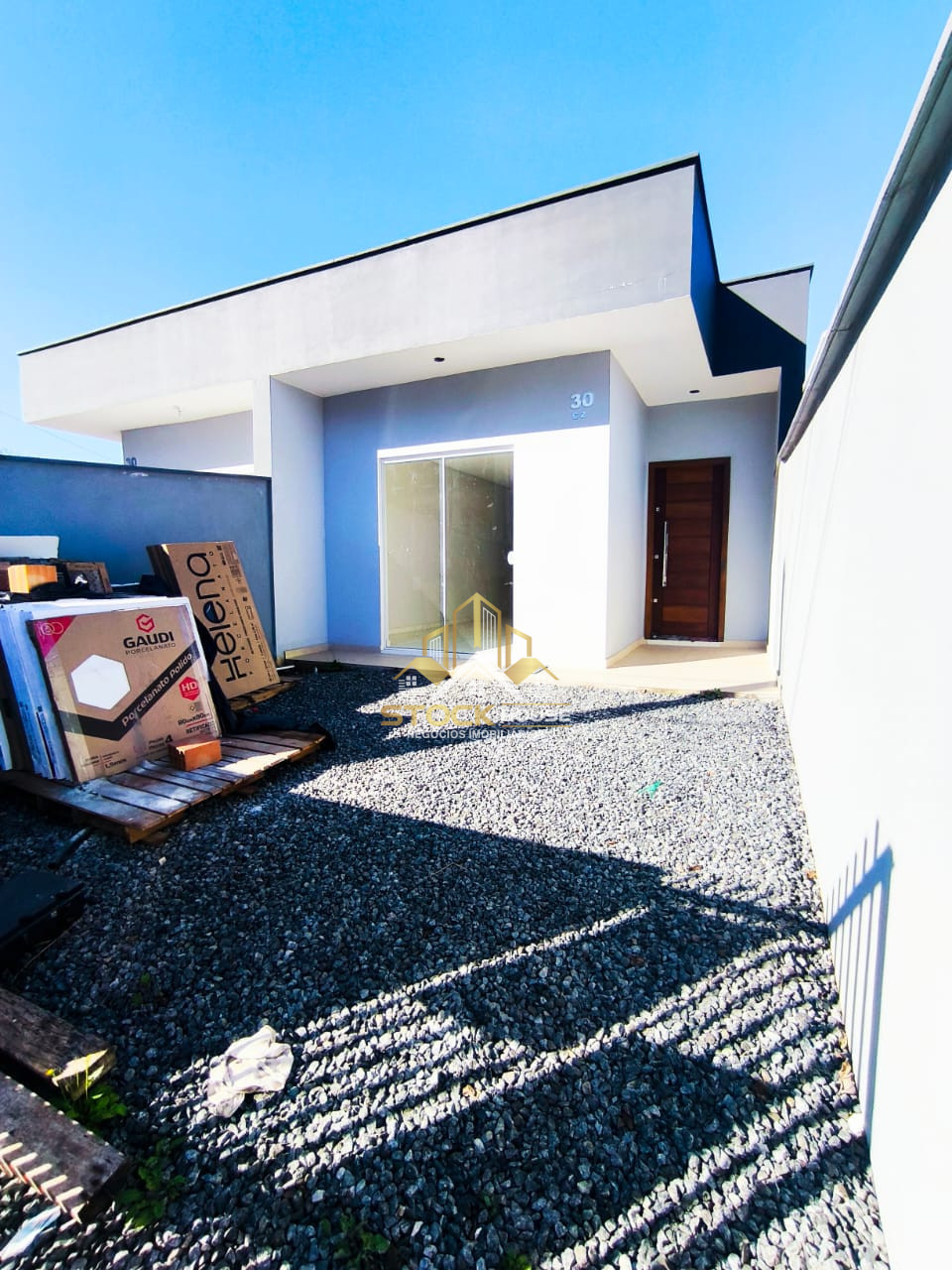 Imagens do imóveis OPORTUNIDADE CASA GEMINADA SUÍTE + 2 QUARTOS BAIRRO PARQUE GUARANI