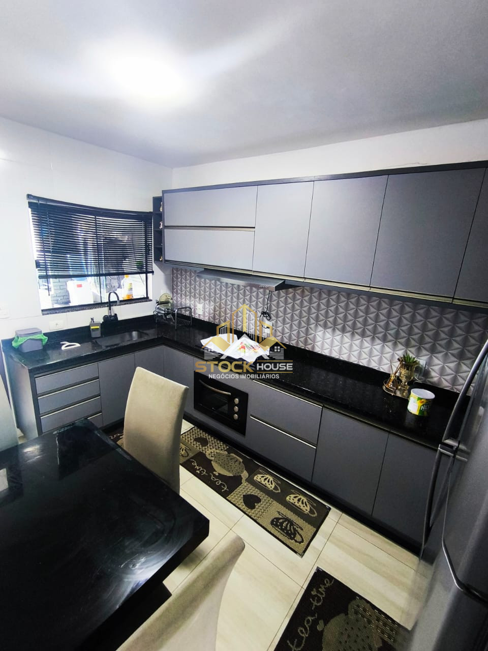 LINDO SOBRADO GEMINADO SEMI MOBILIADO 2 QUARTOS BAIRRO COMASA
