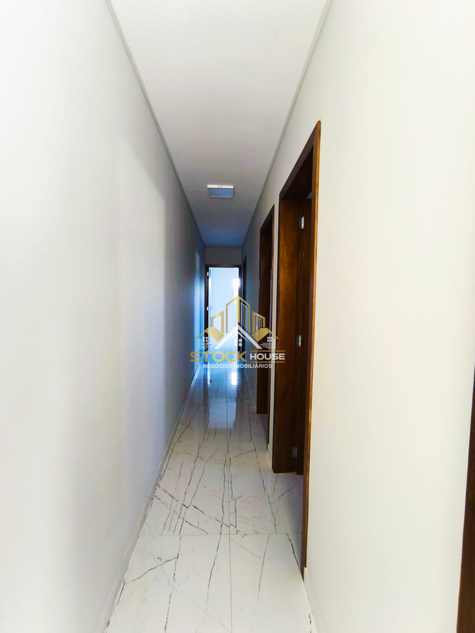 Imagens do imóveis OPORTUNIDADE CASA GEMINADA SUÍTE + 2 QUARTOS BAIRRO PARQUE GUARANI