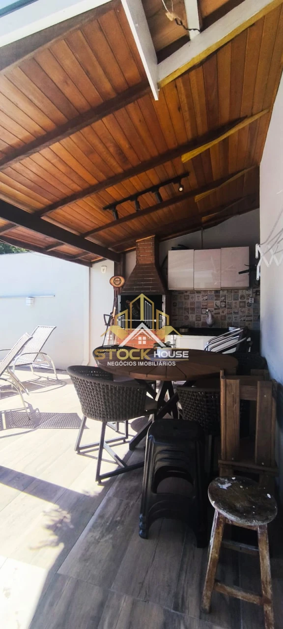 Sobrado Geminado com piscina à venda