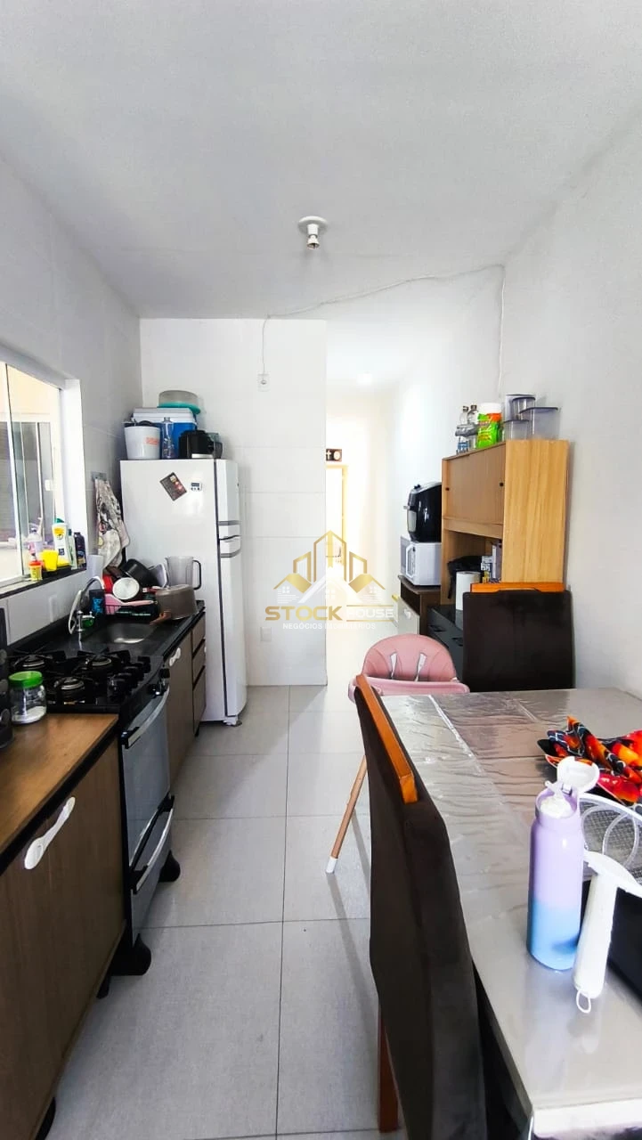 CASA GEMINADA COM 3 QUARTOS