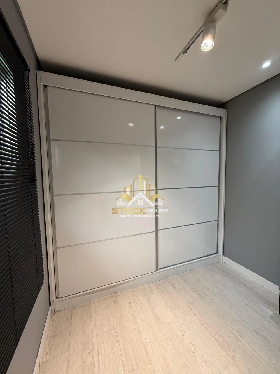 APARTAMENTO SEMI MOBILIADO, 2 QUARTOS, A VENDA EM JOINVILLE