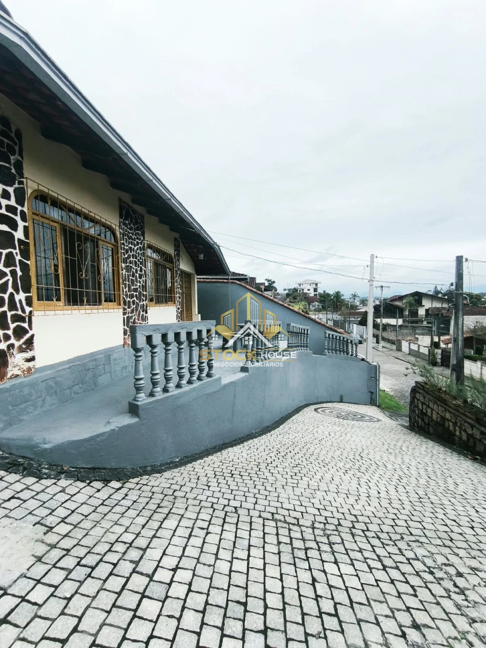 Imagens do imóveis CASA ESCRITURADA GUANABARA