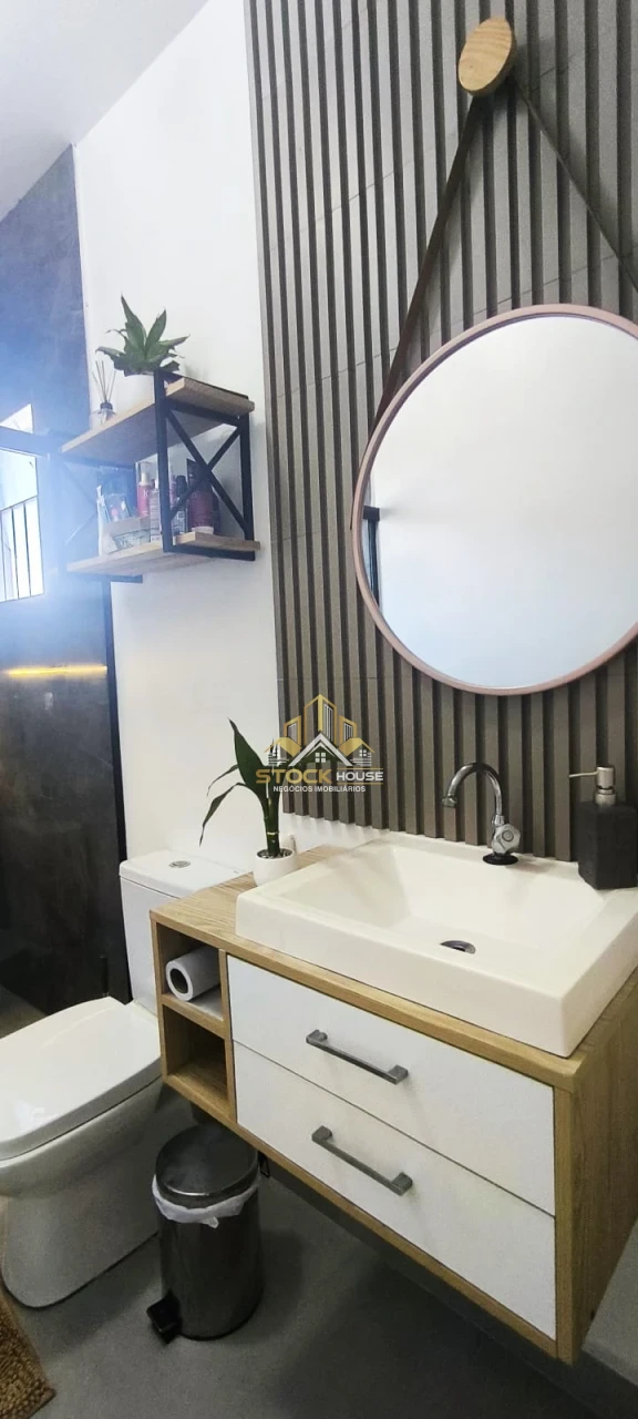 Sobrado Geminado com piscina à venda