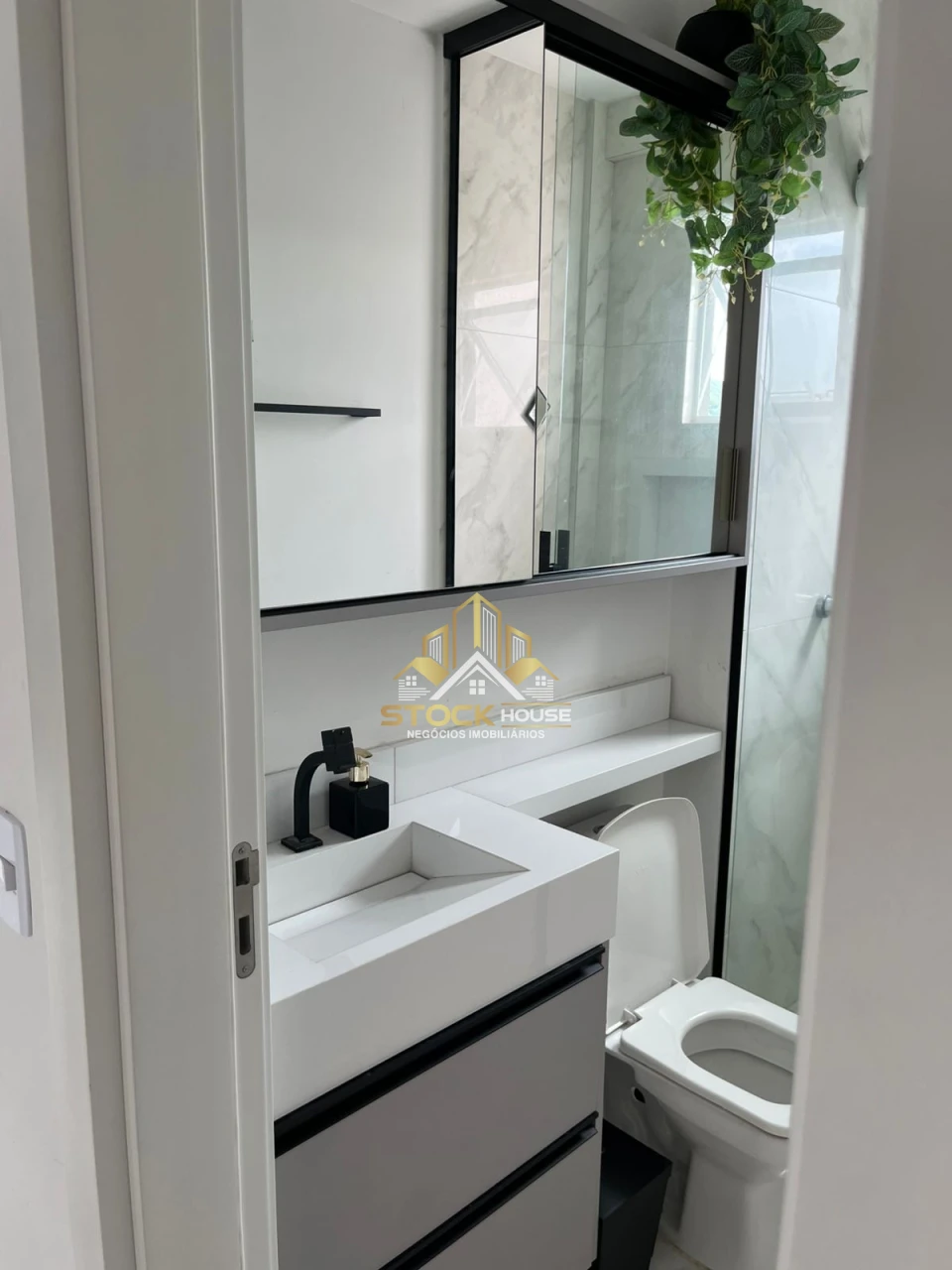 APARTAMENTO SEMI MOBILIADO, 2 QUARTOS, A VENDA EM JOINVILLE