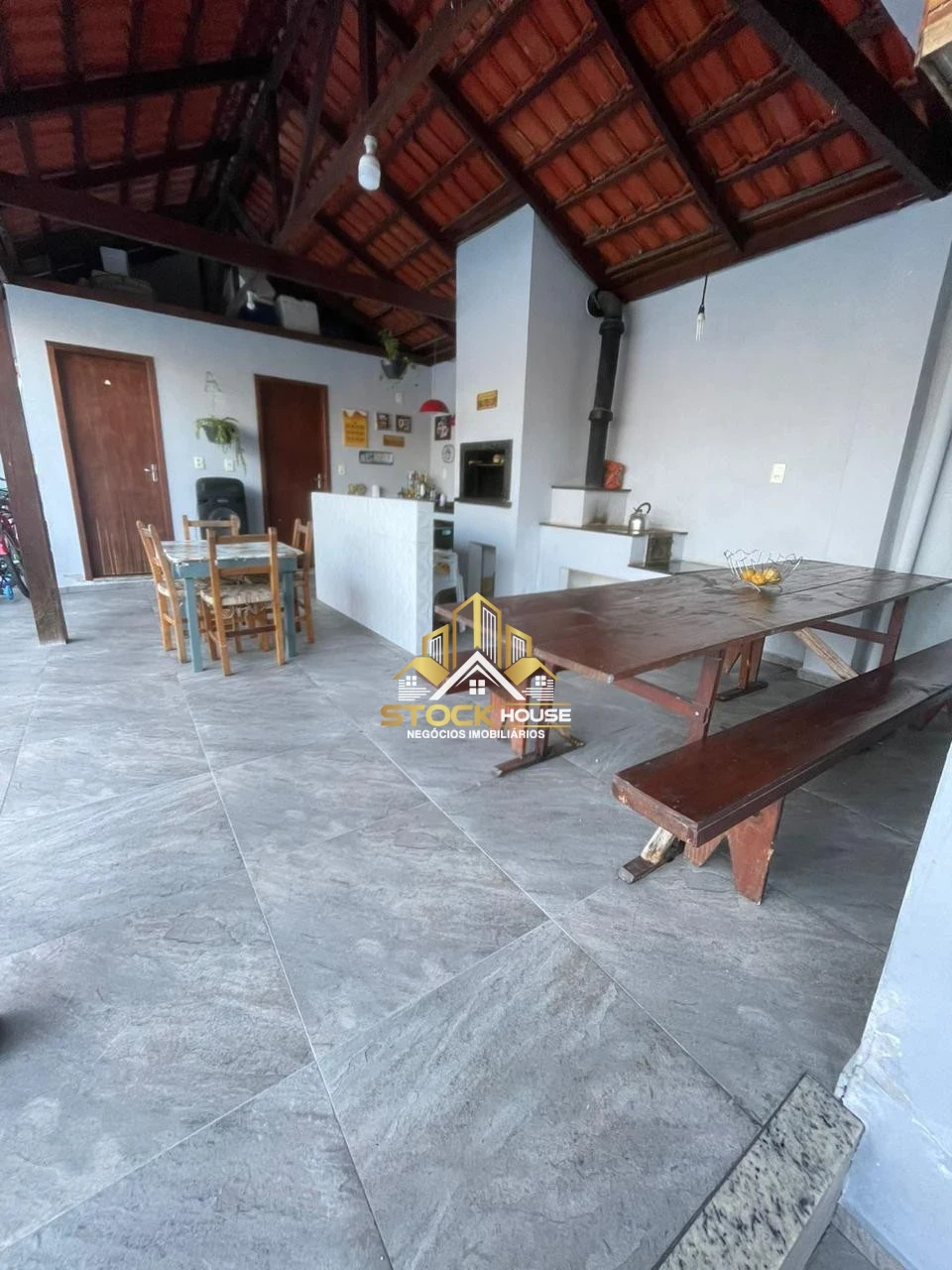 CASA SEMI MOBILIADA, 3 QUARTOS, A VENDA EM JOINVILLE