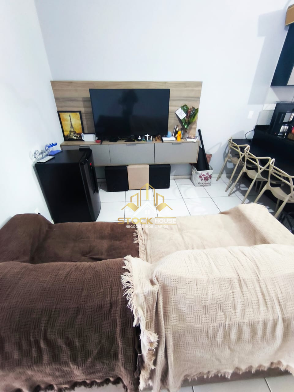 Imagens do imóveis CASA GEMINADA PLANTA BAIXA SEMI MOBILIADA BAIRRO AVENTUREIRO