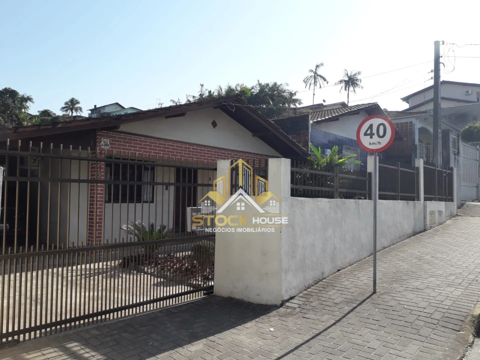 Imagens do imóveis CASA COM TERRENO 360m², PERFEITO PARA CONSTRUIR, BAIRRO IRIRIU