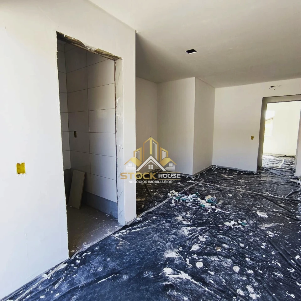 SOBRADO GEMINADO NOVO, 1 SUÍTE + 1 QUARTO, A VENDA EM JOINVILLE