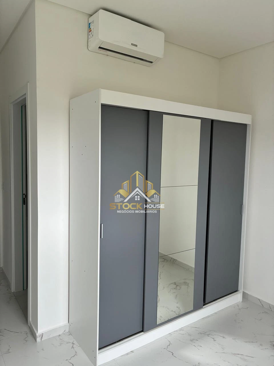 Imagens do imóveis SOBRADO GEMINADO SEMI MOBILIADO, 2 QUARTOS À VENDA