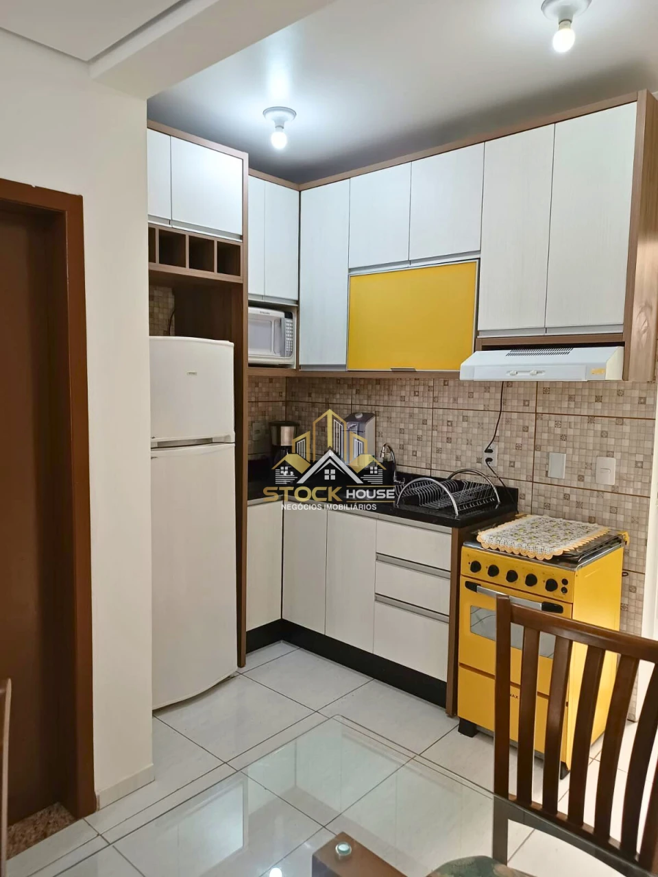 SOBRADO GEMINADO SEMI MOBILIADO, 2 QUARTOS, A VENDA EM JOINVILLE