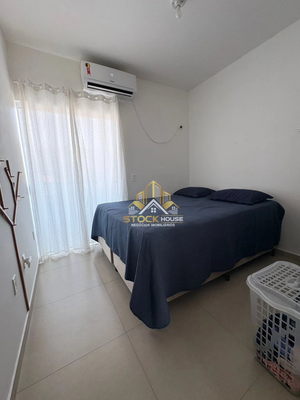 SOBRADO GEMINADO SEMI MOBILIADO