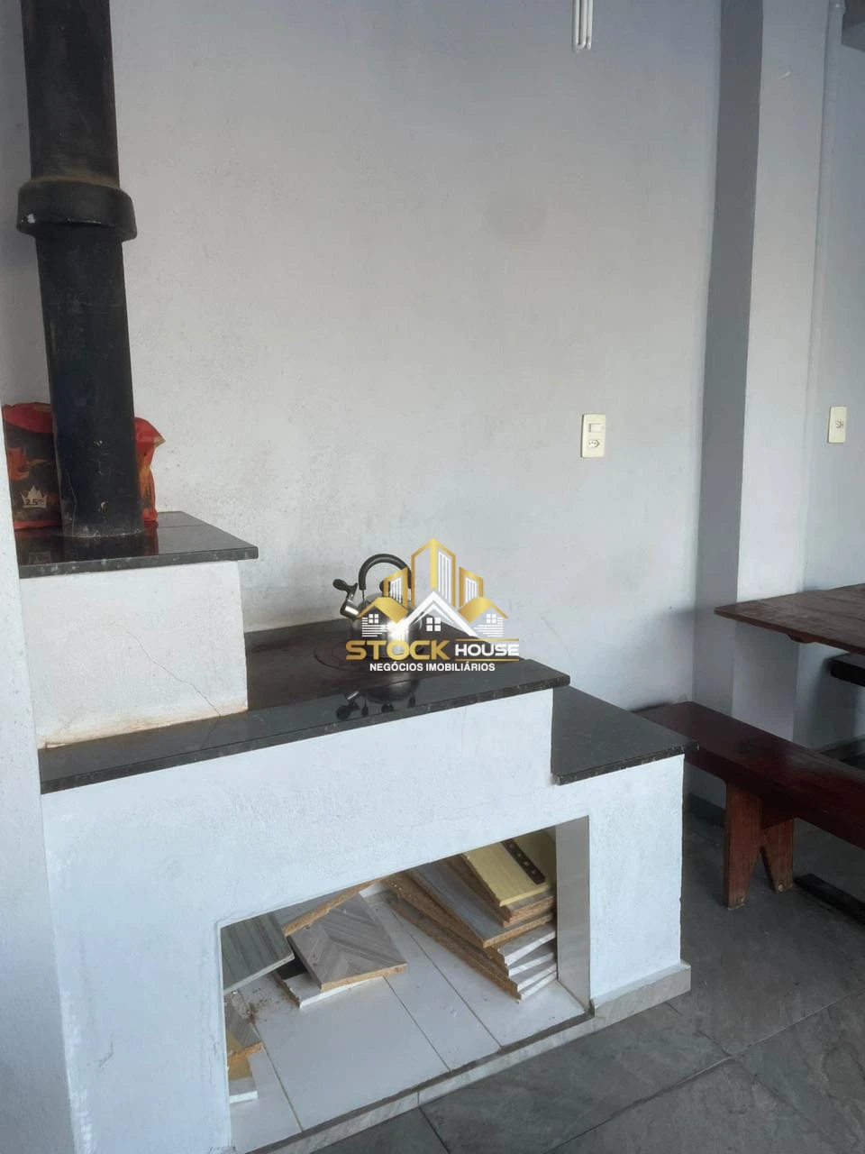 CASA SEMI MOBILIADA, 3 QUARTOS, A VENDA EM JOINVILLE