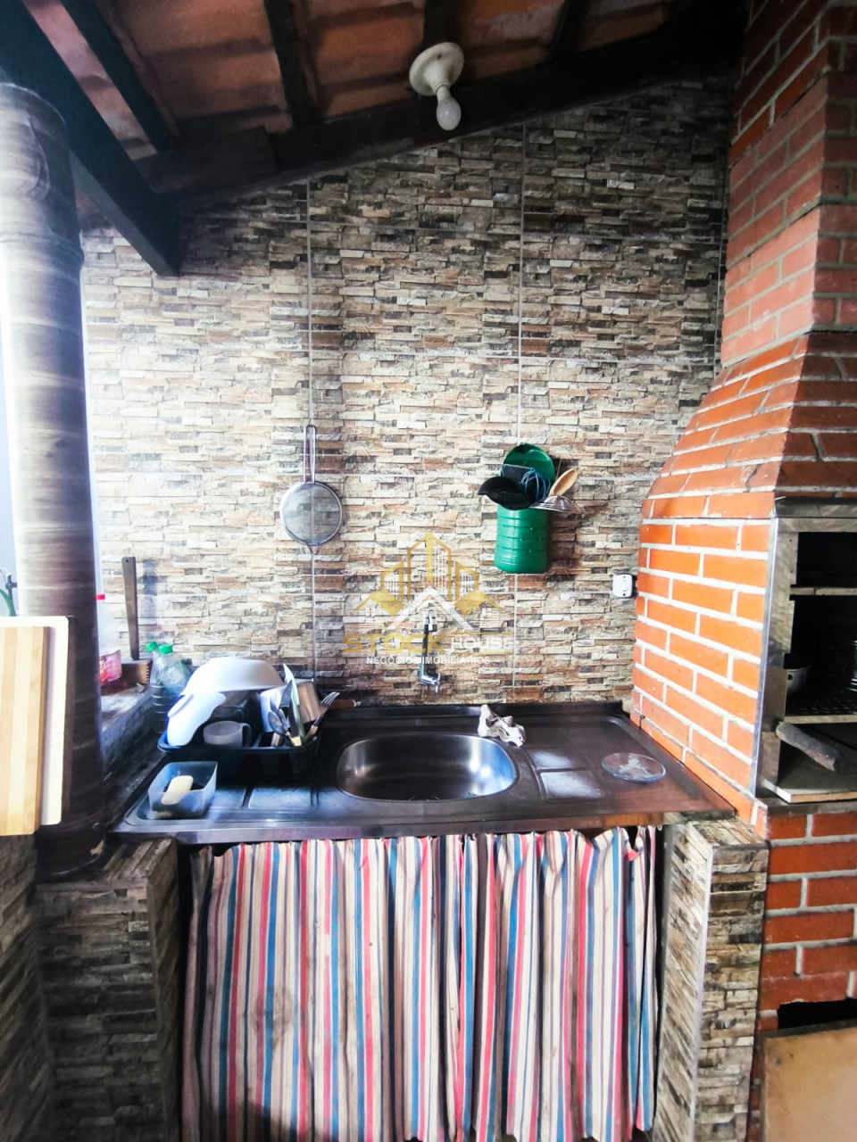 Imagens do imóveis OPORTUNIDADE CASA GEMINADA PLANTA BAIXA SEMI MOBILIADO BAIRRO ESPINHEIRO