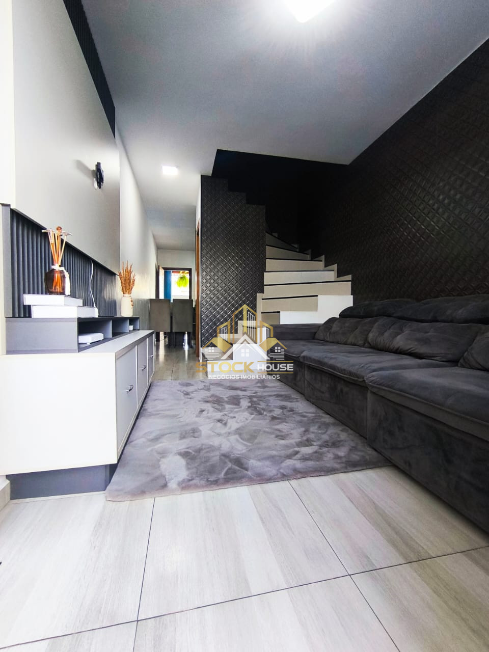 LINDO SOBRADO GEMINADO SEMI MOBILIADO 2 QUARTOS BAIRRO COMASA