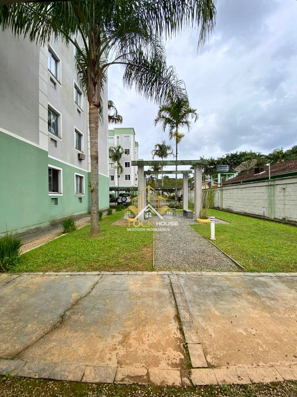 APARTAMENTO SEMI MOBILIADO, 2 QUARTOS, A VENDA EM JOINVILLE