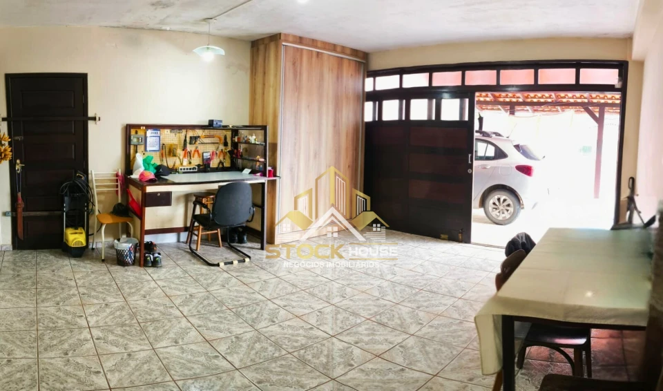 CASA SEMI MOBILIADA COM 1 SUÍTE + 2 QUARTOS, A VENDA EM JOINVILLE