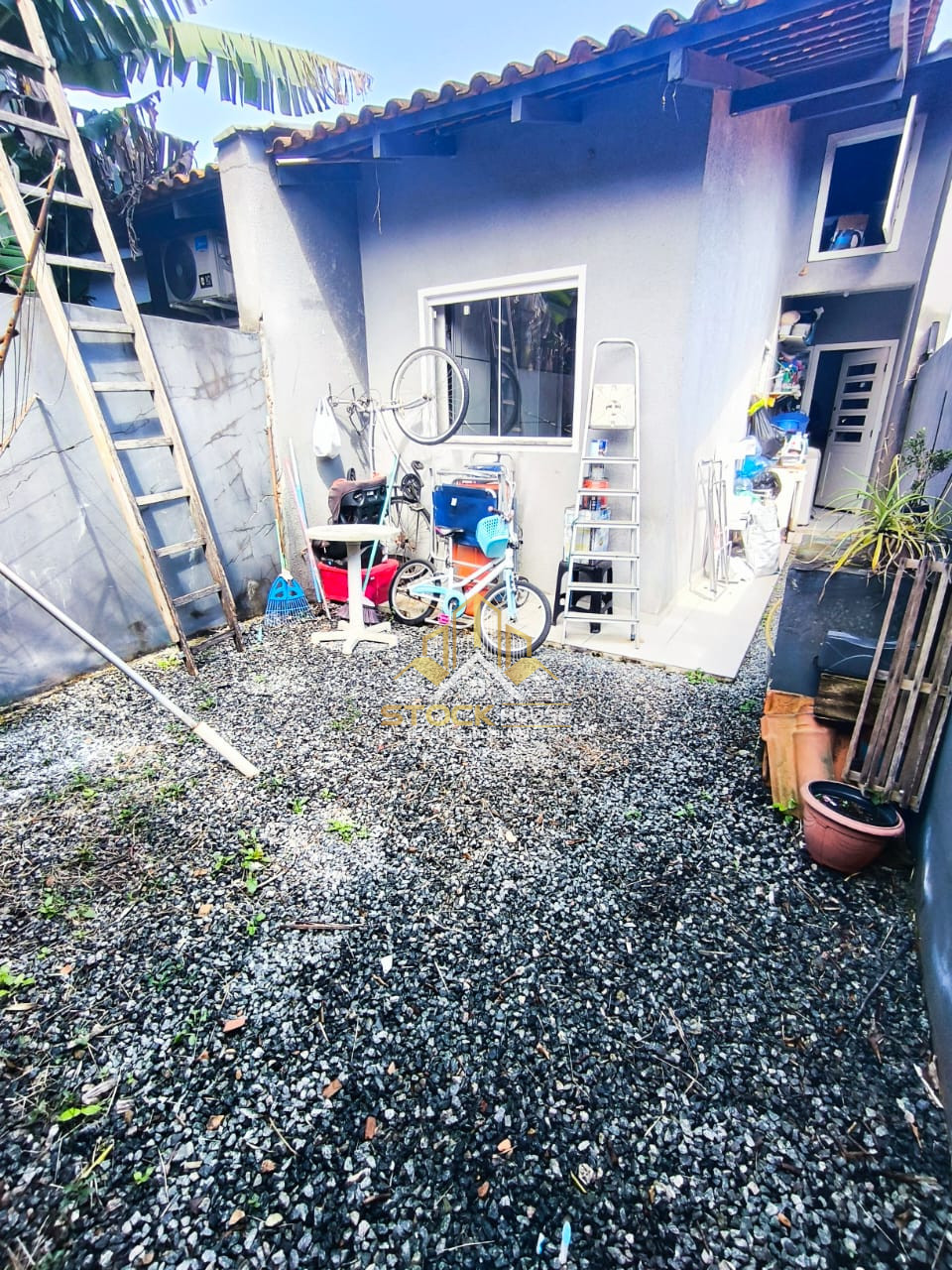 Imagens do imóveis CASA GEMINADA PLANTA BAIXA SEMI MOBILIADA BAIRRO AVENTUREIRO