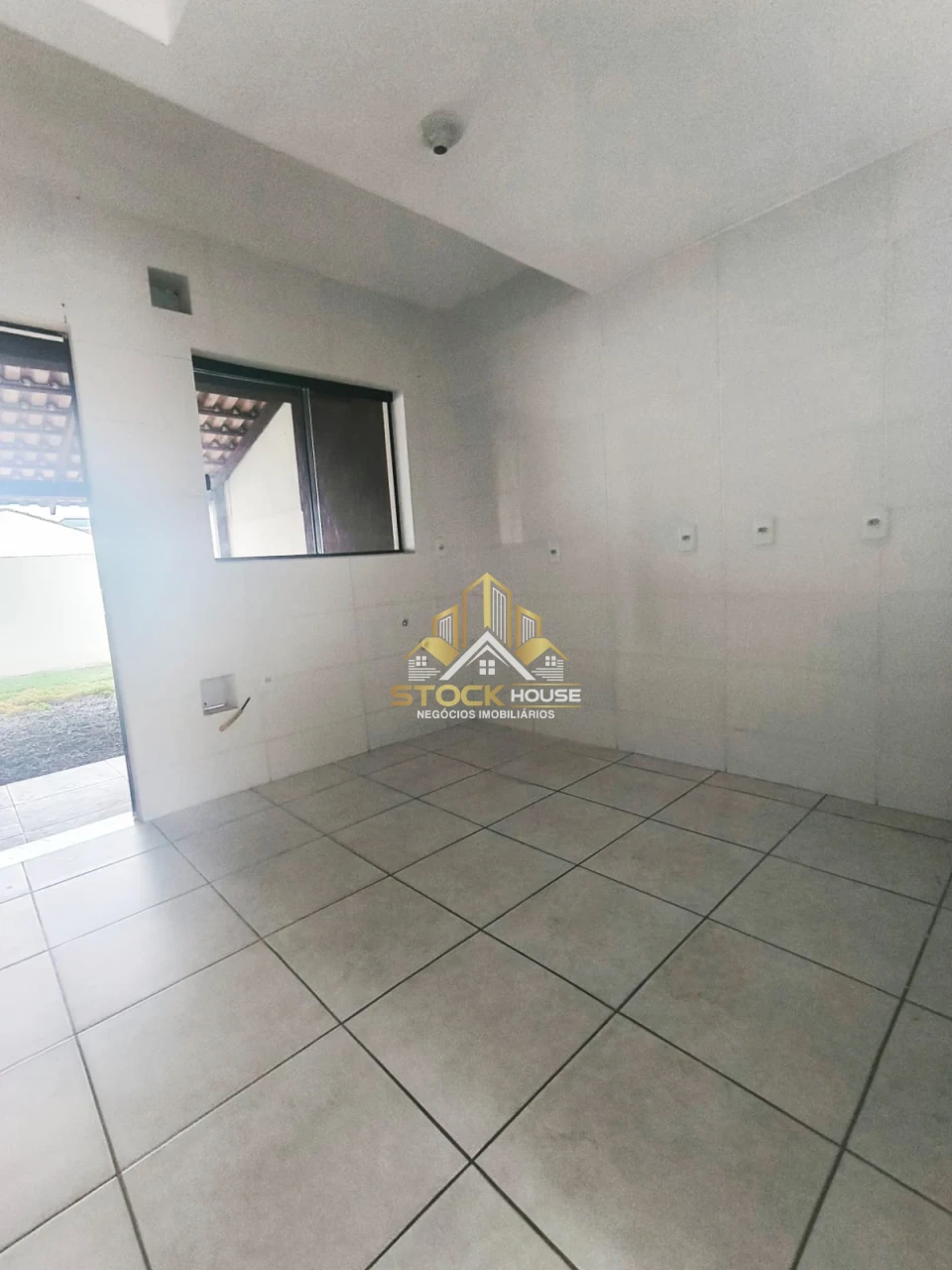 SOBRADO GEMINADO 2 SUITES