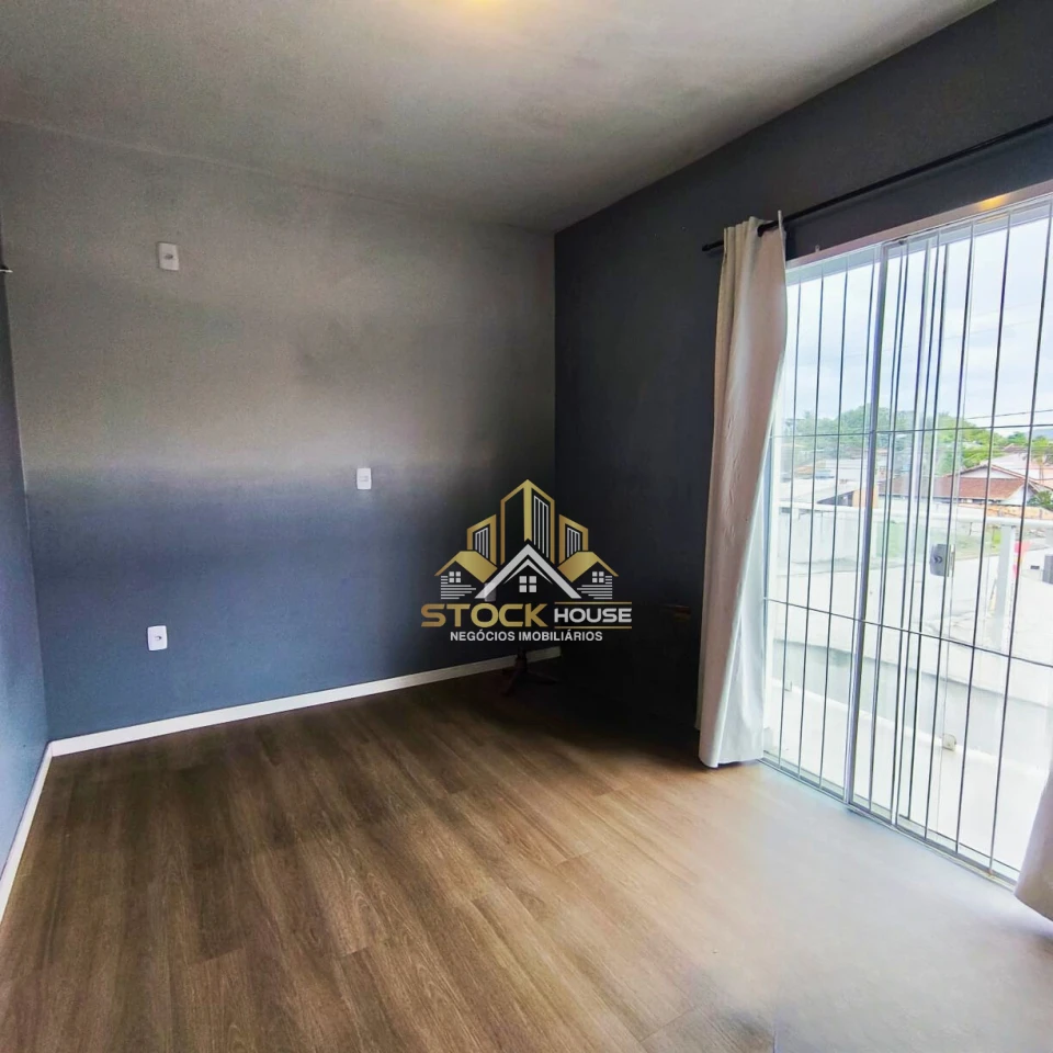 SOBRADO GEMINADO SEMI MOBILIADO, SUÍTE + 2 QUARTOS, A VENDA EM JOINVILLE