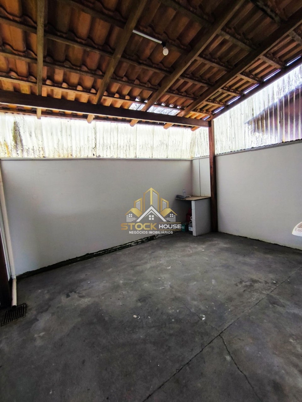 SOBRADO GEMINADO 2 QUARTOS BAIRRO ESPINHEIROS