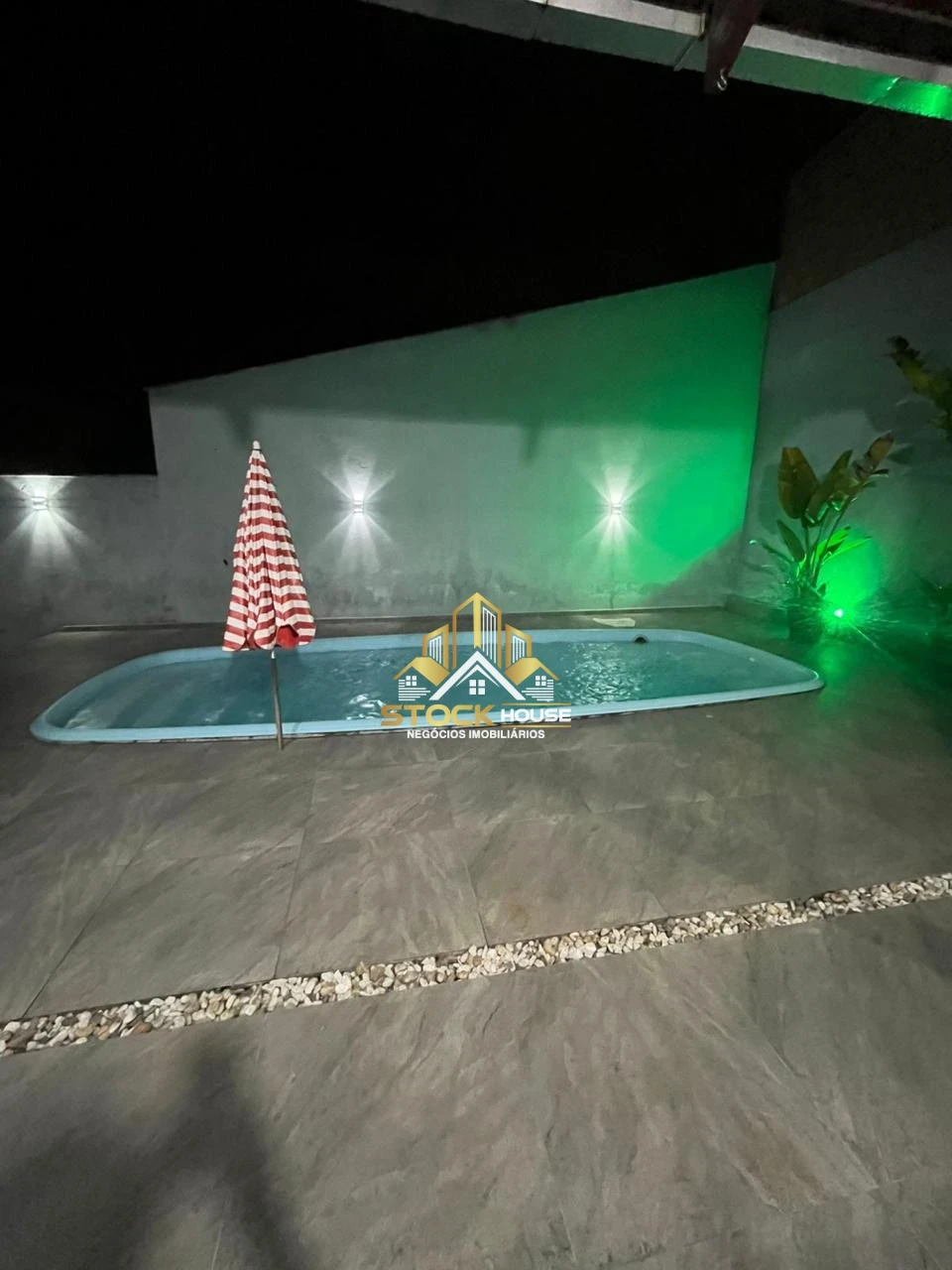 CASA SEMI MOBILIADA, 3 QUARTOS, A VENDA EM JOINVILLE