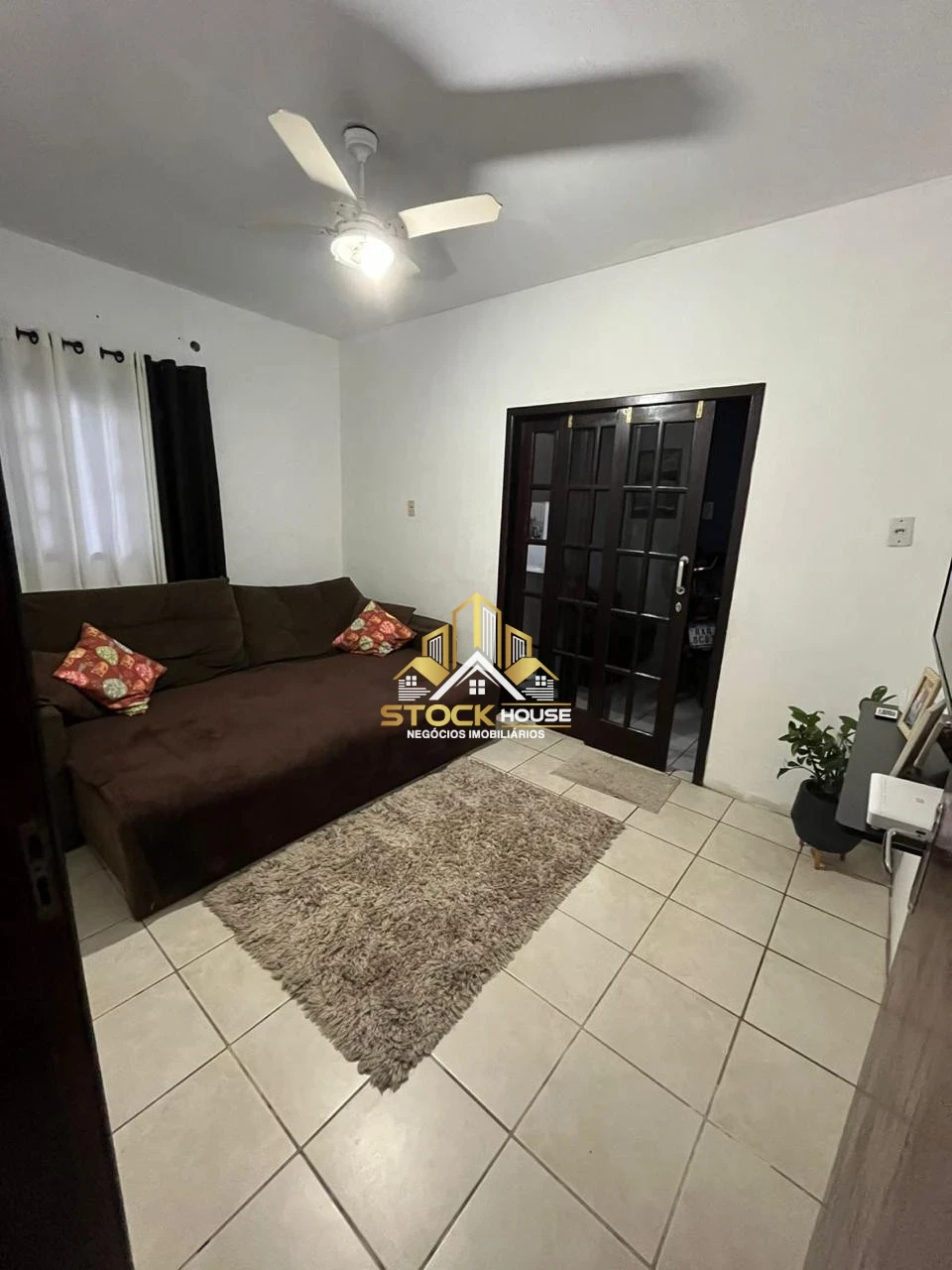 CASA SEMI MOBILIADA, 3 QUARTOS, A VENDA EM JOINVILLE