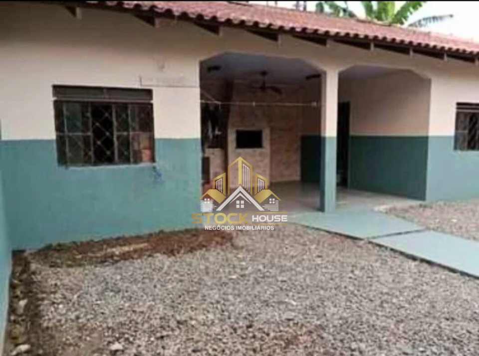 Imagens do imóveis CASA AVERBADA, 3 QUARTOS, SEMI MOBILIADA,  A VENDA EM JOINVILLE