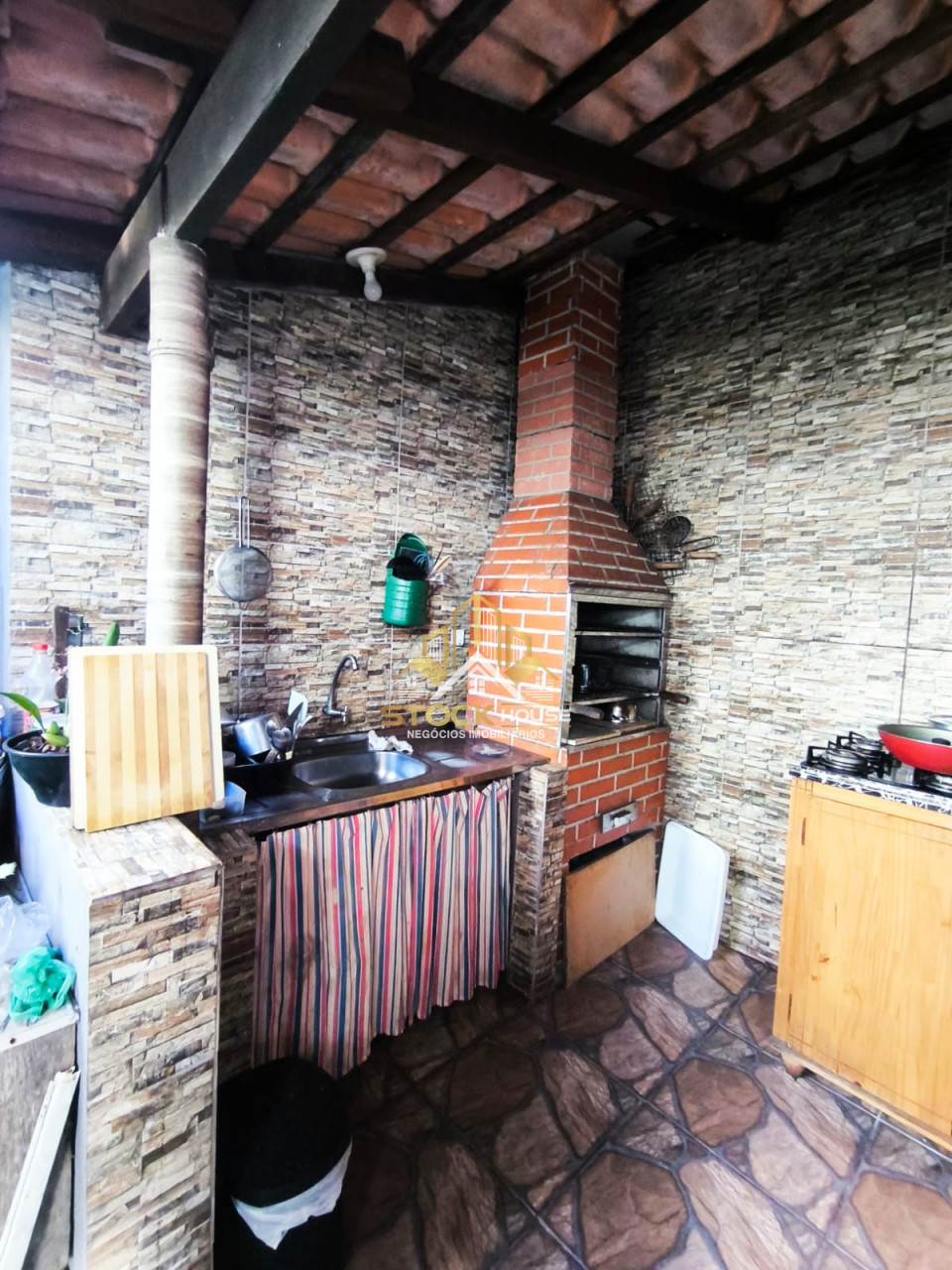 Imagens do imóveis OPORTUNIDADE CASA GEMINADA PLANTA BAIXA SEMI MOBILIADO BAIRRO ESPINHEIRO