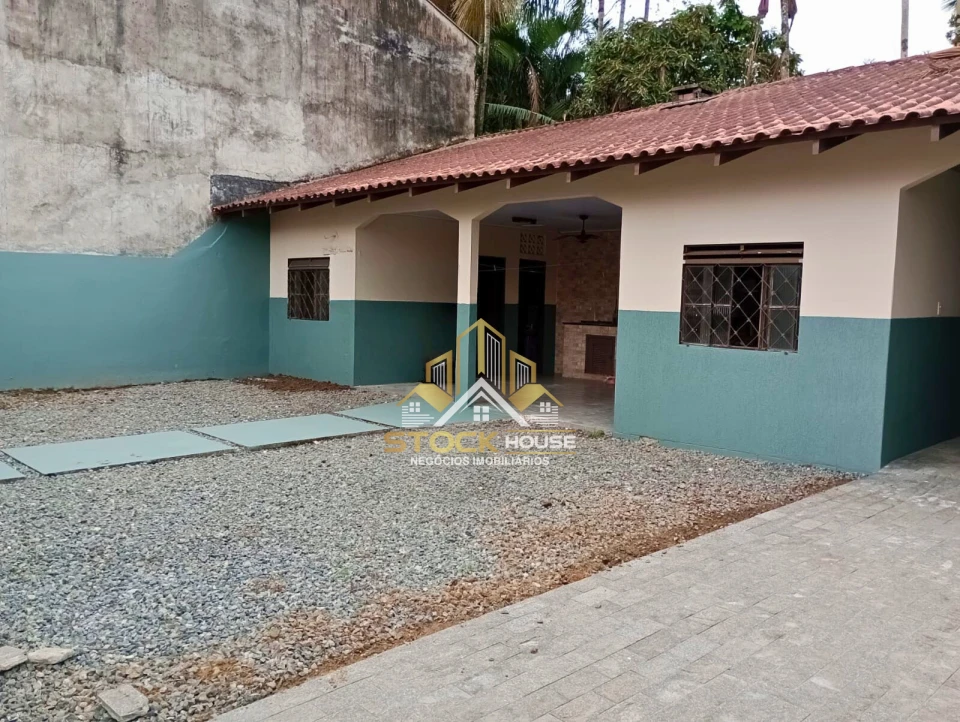 Imagens do imóveis CASA AVERBADA, 3 QUARTOS, SEMI MOBILIADA,  A VENDA EM JOINVILLE